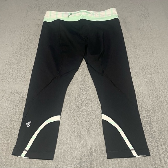 LULULEMON Seawheeze inspire crop 2013 size 8 VVGUC - Picture 1 of 5